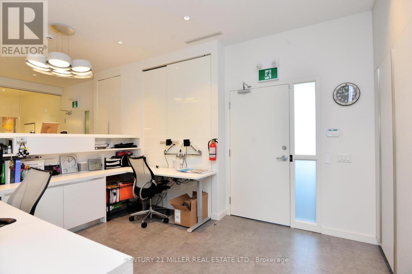 15 & 16 - 225 Speers Road Property Photo 26