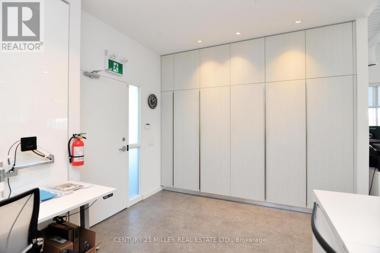15 & 16 - 225 Speers Road Property Photo 35