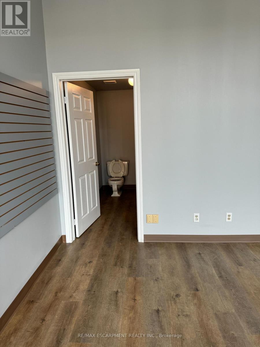 37 - 5100 South Service Road Property Photo 4