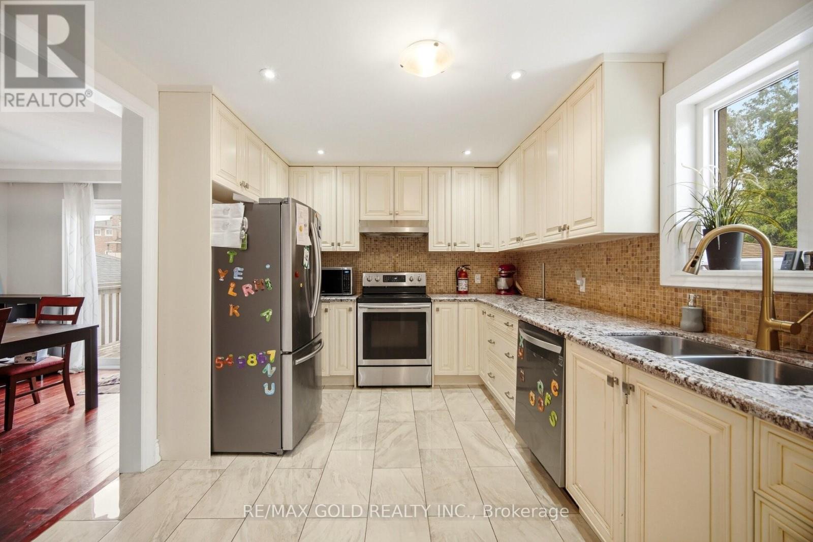 352 Maple Leaf Drive Property Photo 8