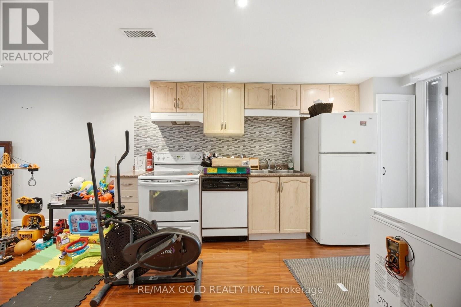 352 Maple Leaf Drive Property Photo 16