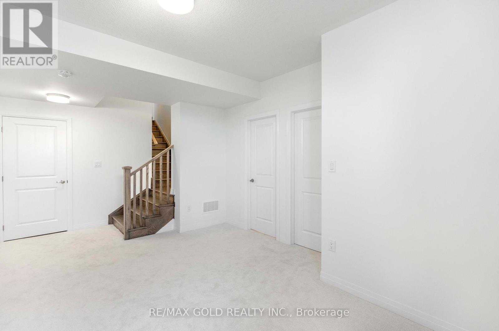 39 Timber Falls Drive Property Photo 37