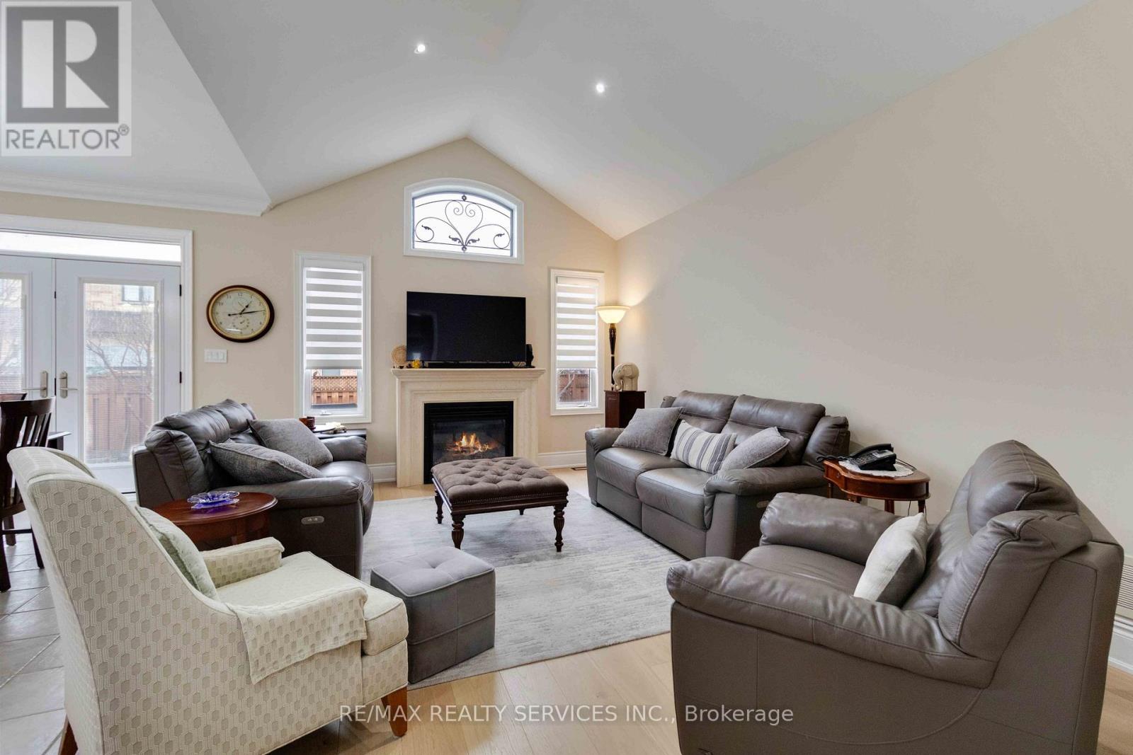 15 Valleystream Circle Property Photo 6