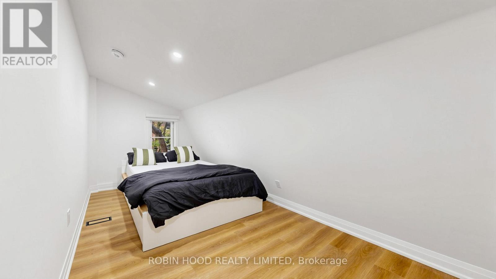 Garden Suite - 8 Laxton Avenue Property Photo 14