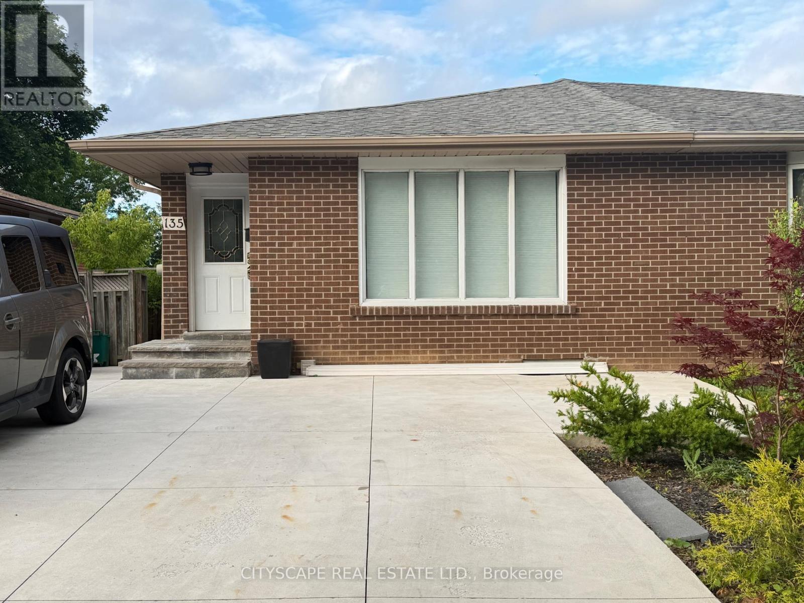 Upper - 135 Bonham Boulevard Property Photo 2