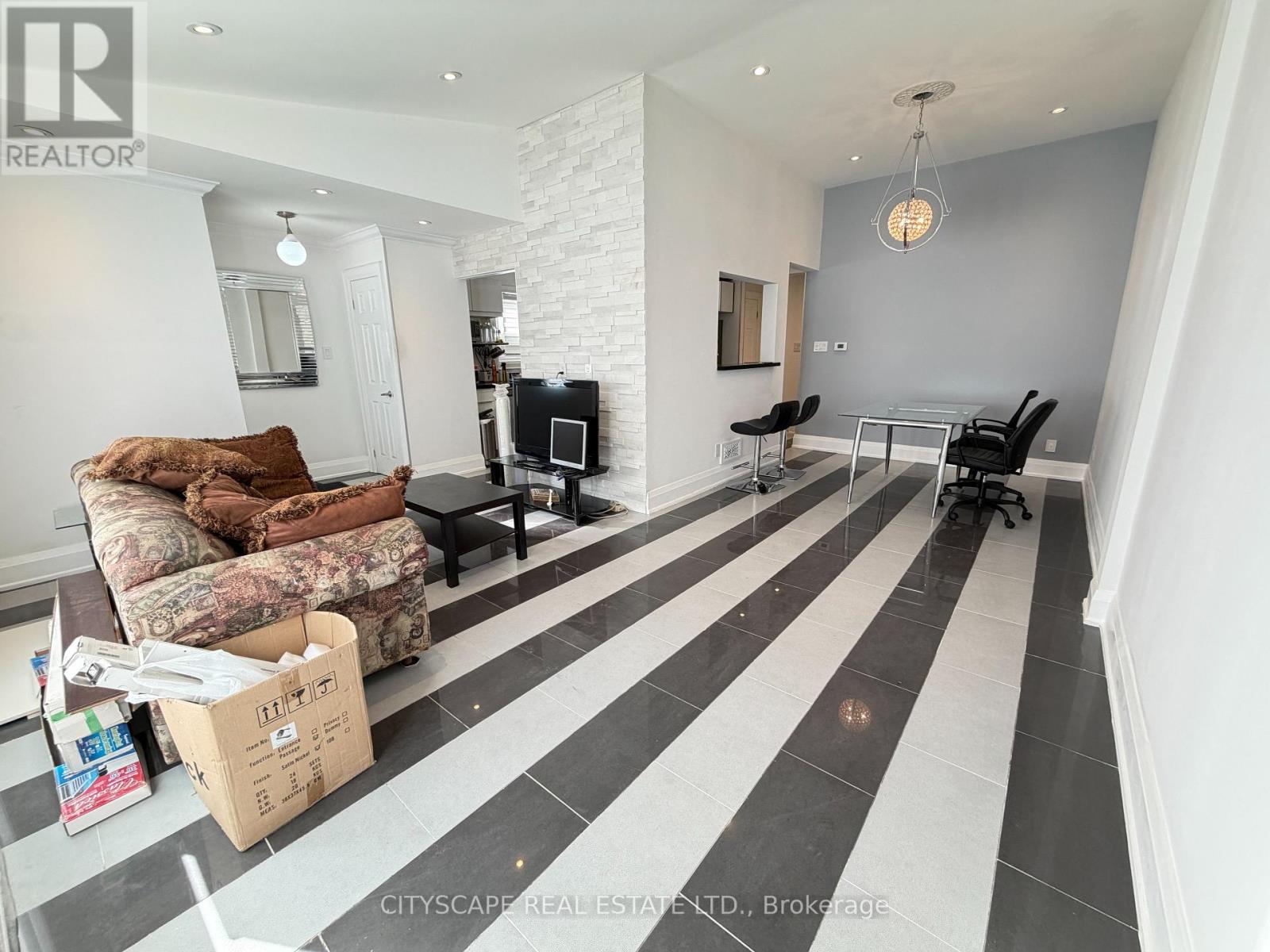 Upper - 135 Bonham Boulevard Property Photo 7