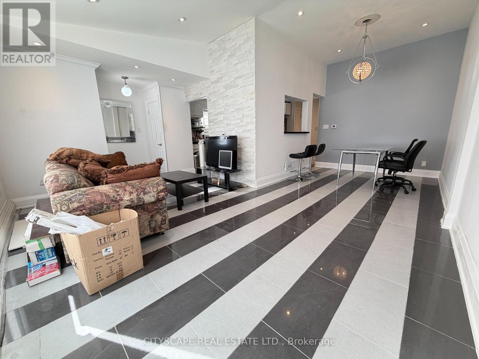 Upper - 135 Bonham Boulevard Property Photo 8