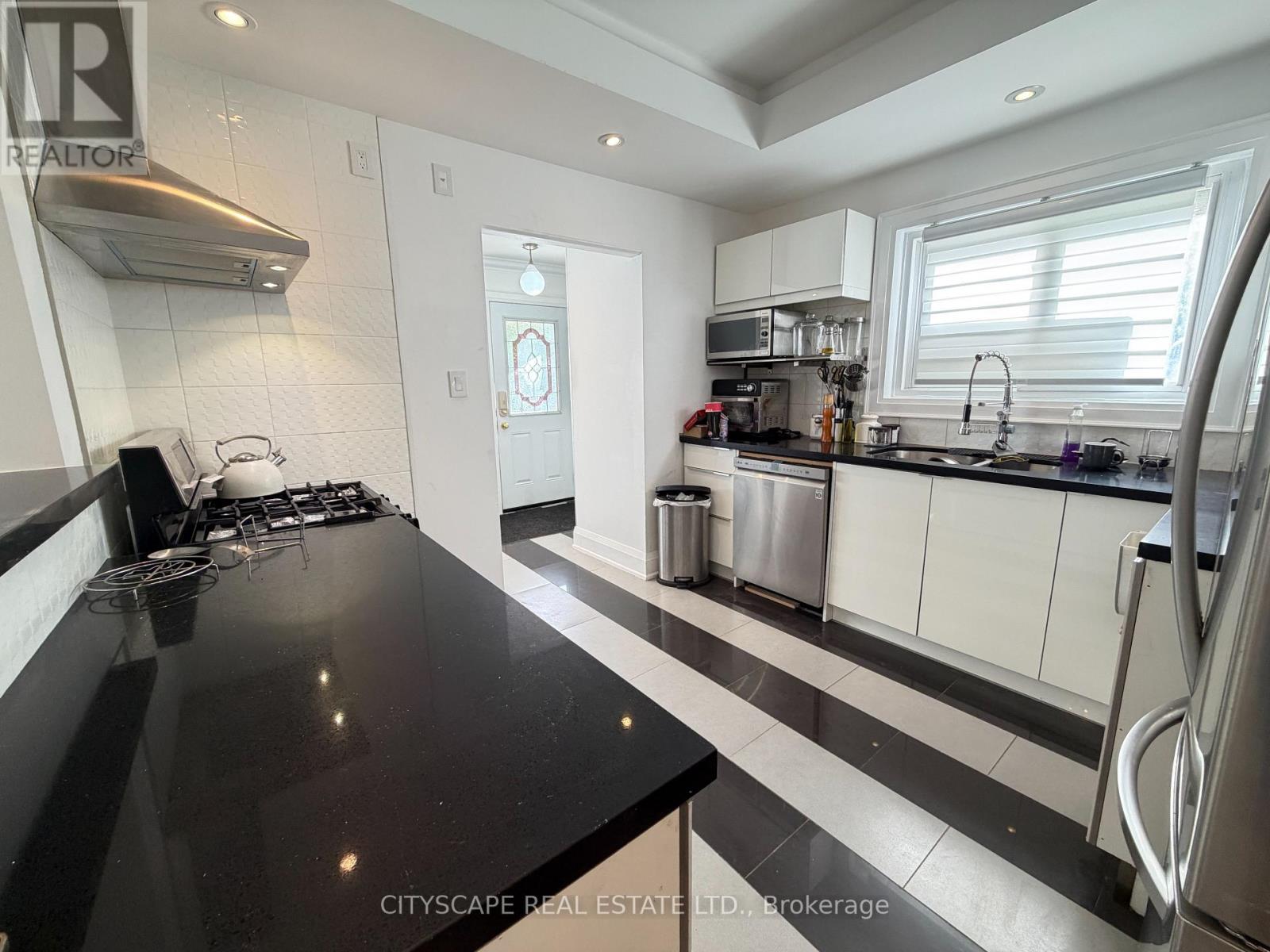 Upper - 135 Bonham Boulevard Property Photo 15