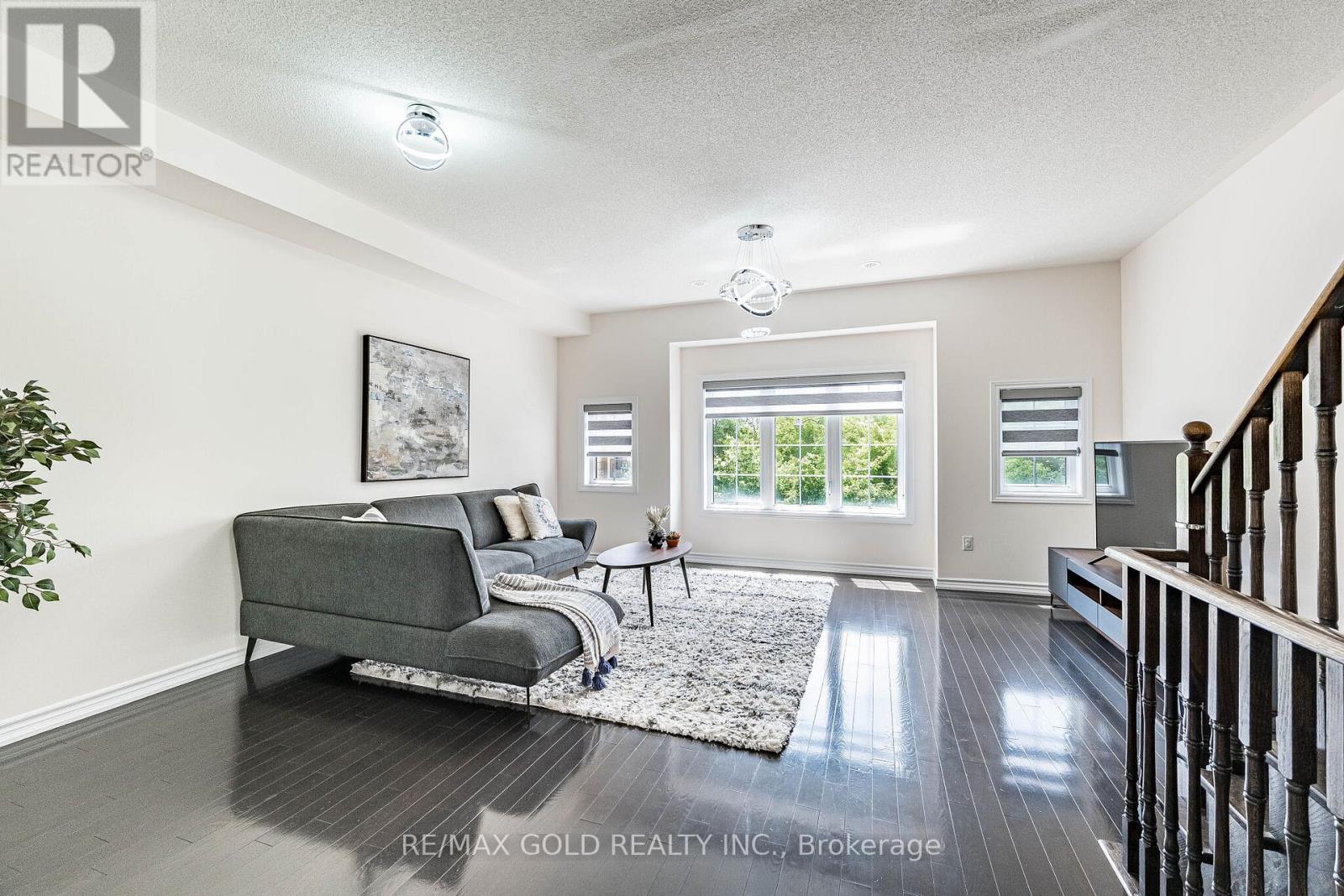 151 - 6 Pulberry Close Property Photo 8