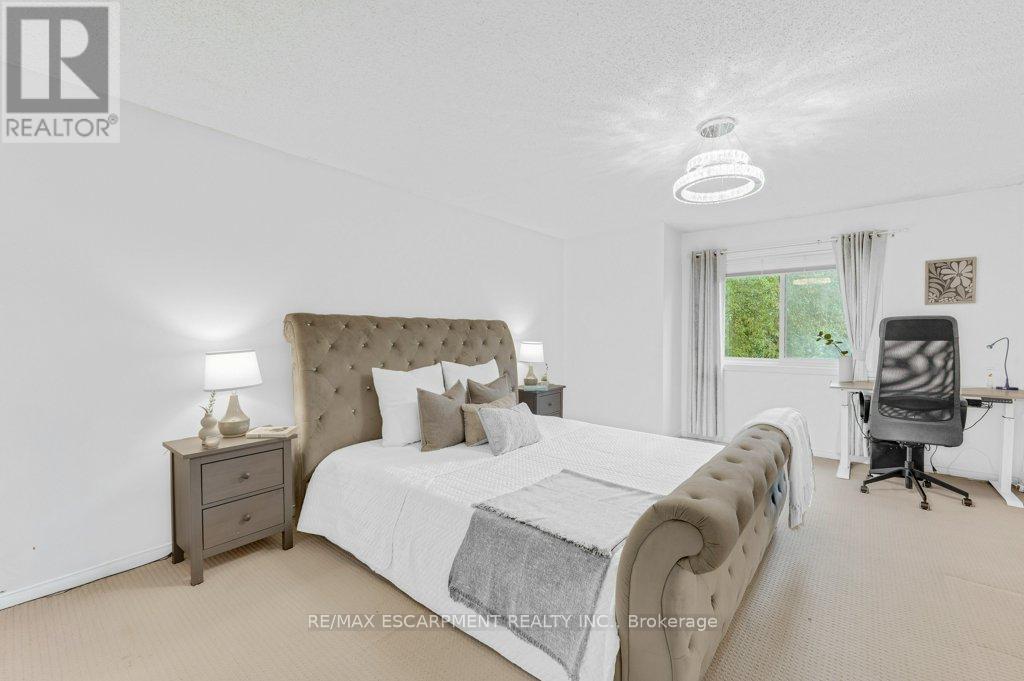 2597 Addingham Crescent Property Photo 18