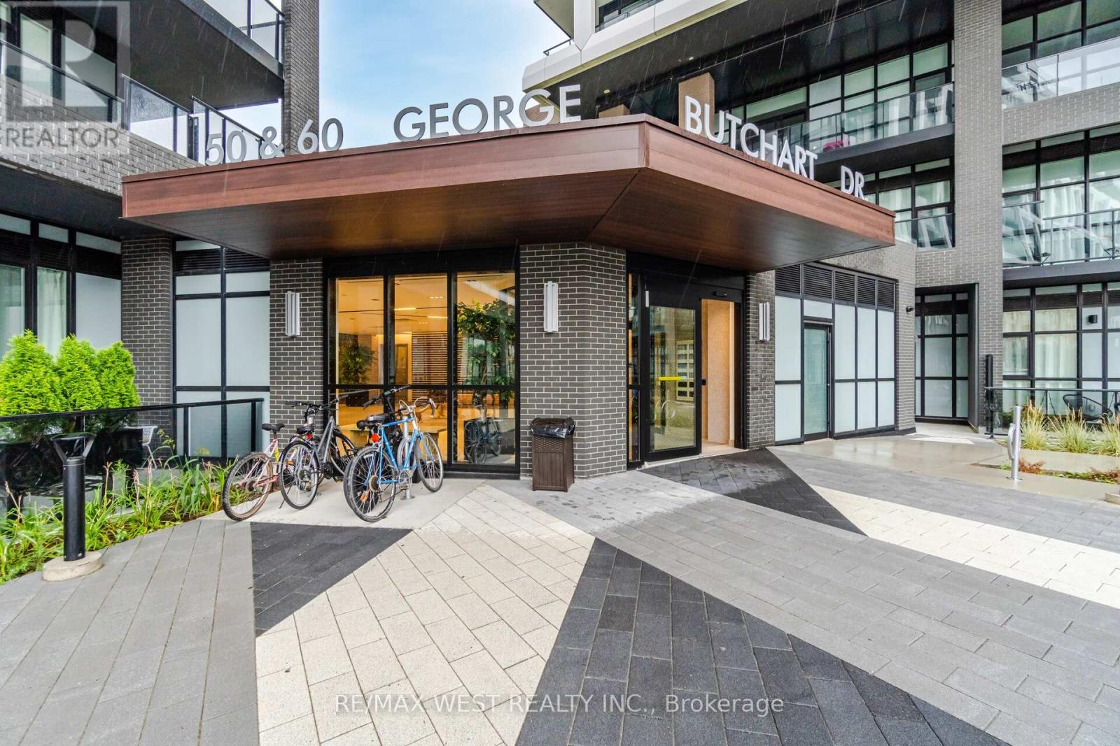 218 - 60 GEORGE BUTCHART DRIVE