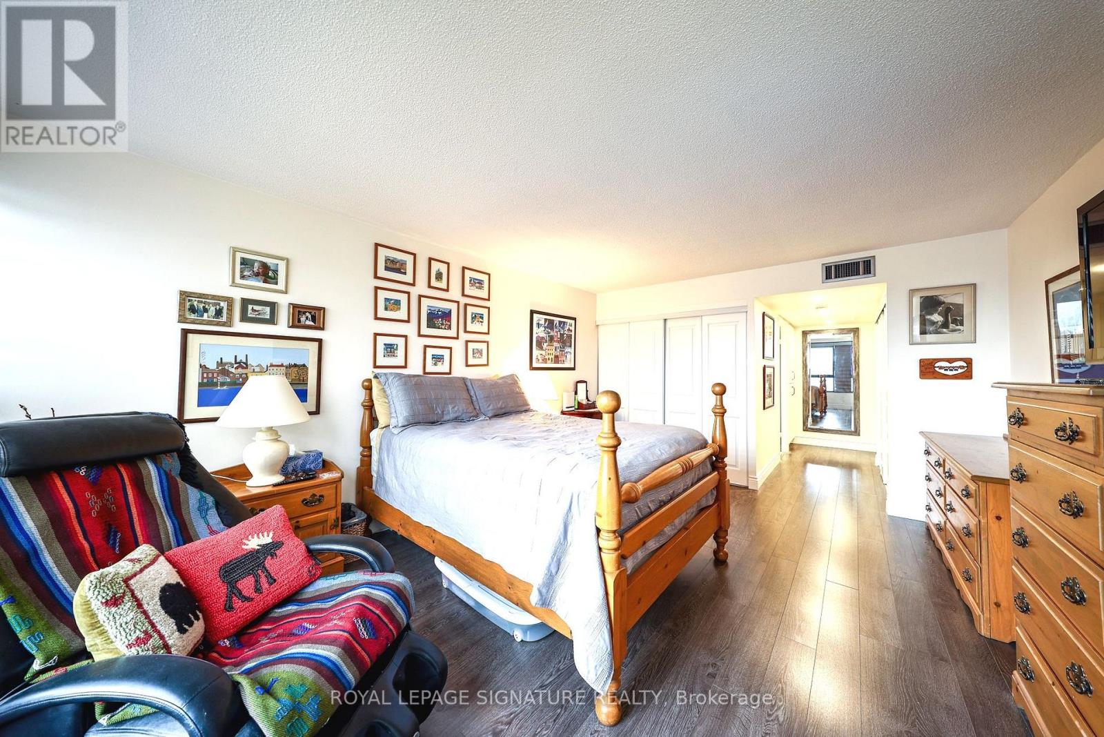 907 - 1300 Bloor Street Property Photo 34