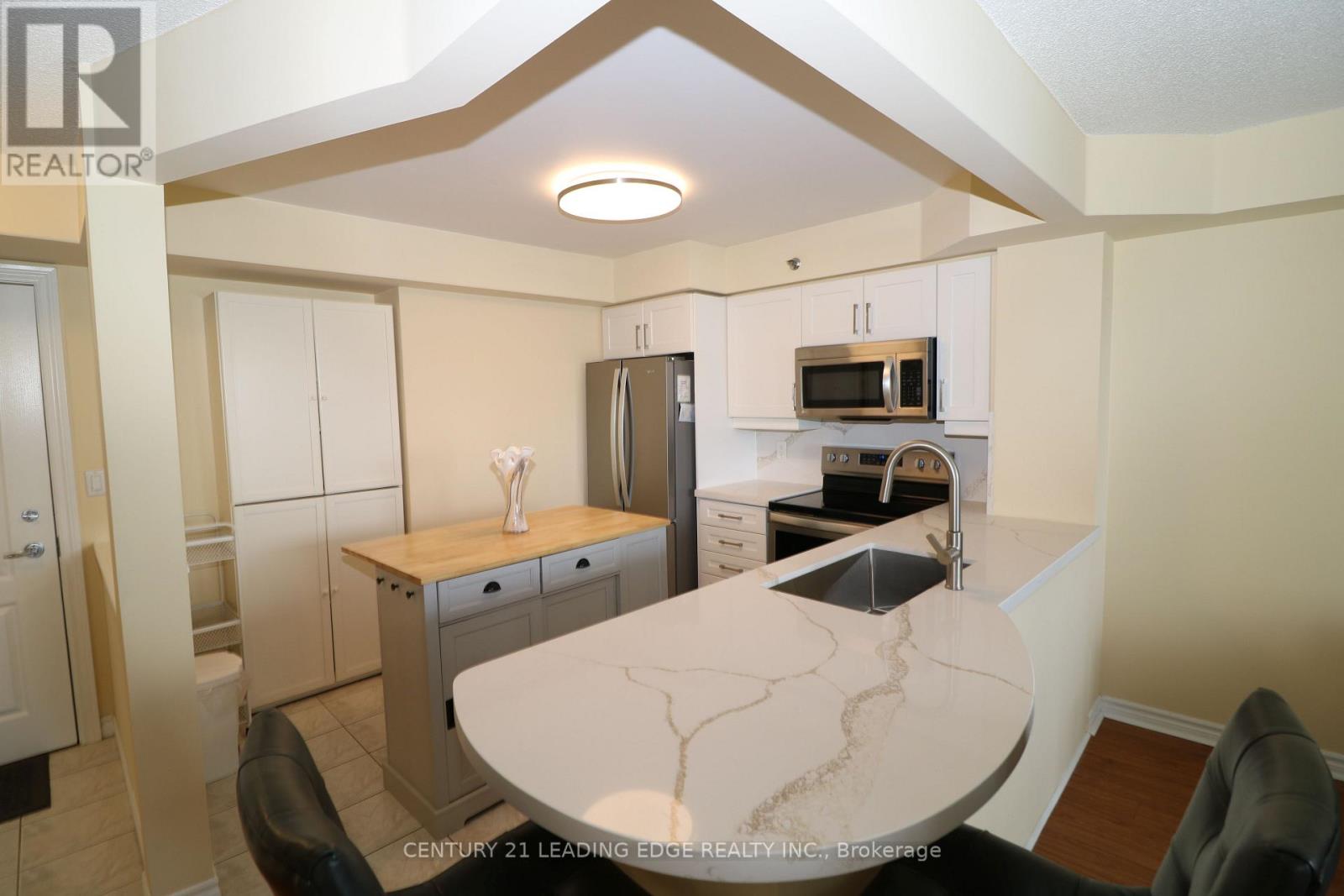 305 - 4640 KIMBERMOUNT AVENUE Property Photo 1