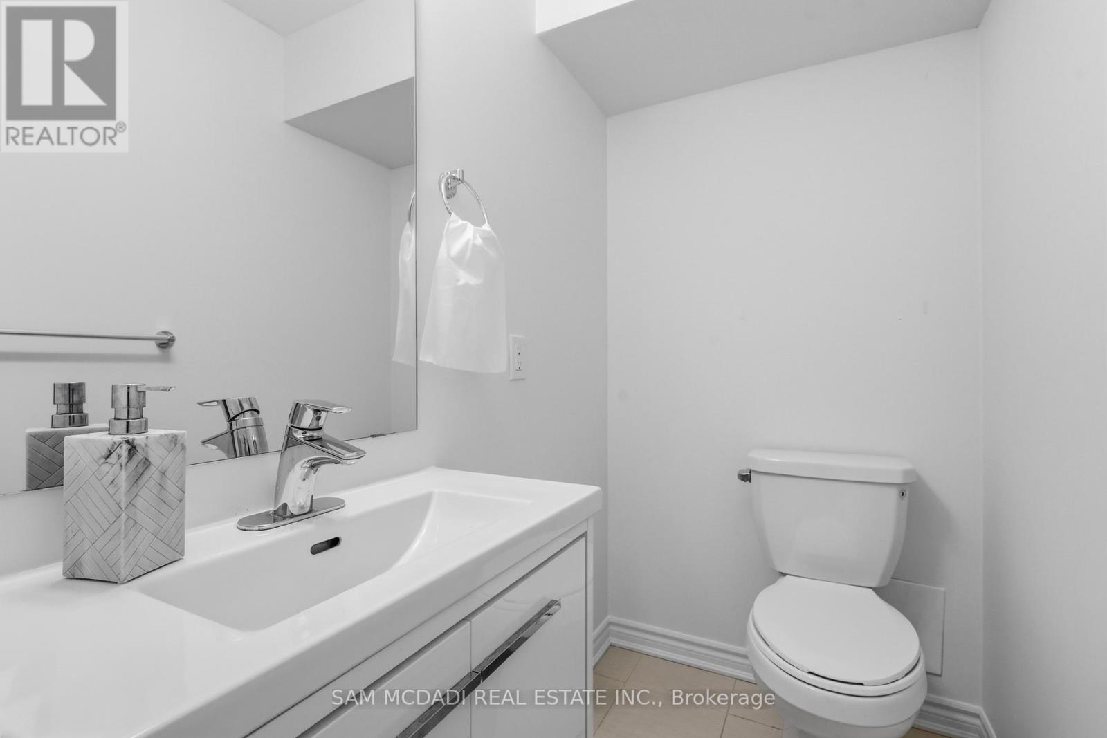 6 - 2285 Mcnab Lane Property Photo 8