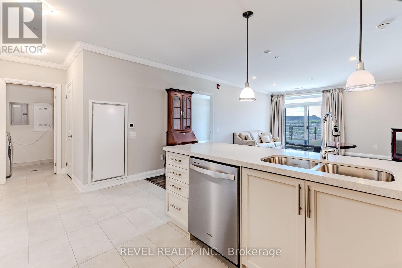 605 - 830 Megson Terrace Property Photo 4