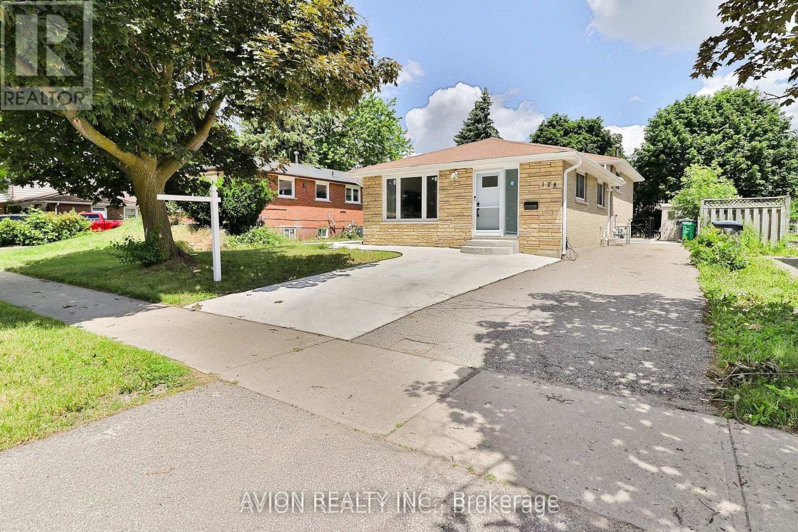 128 RUTHERFORD ROAD N