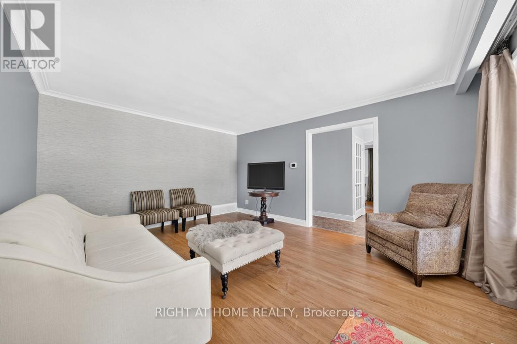 662 Montego Crescent Property Photo 7