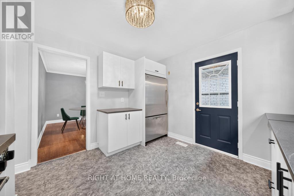 662 Montego Crescent Property Photo 13
