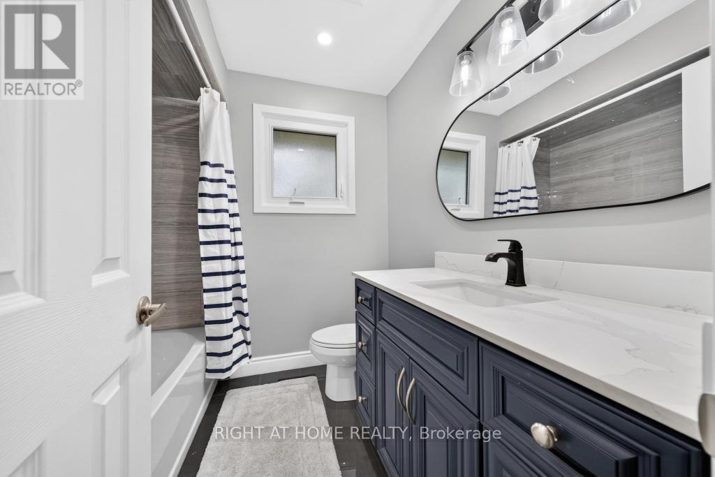 662 Montego Crescent Property Photo 18