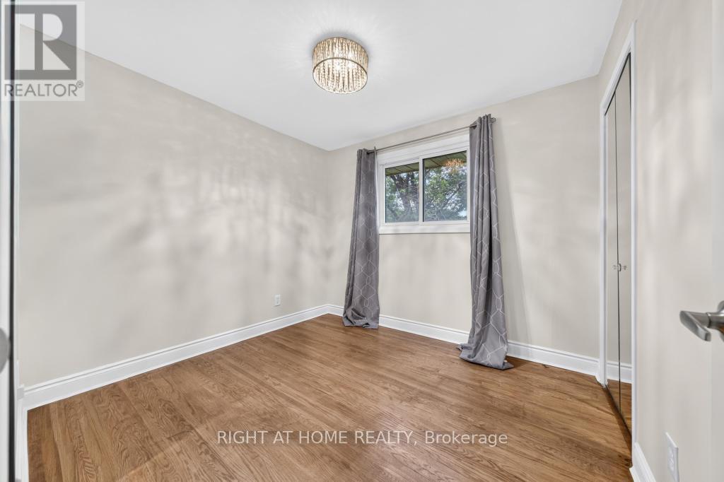 662 Montego Crescent Property Photo 20