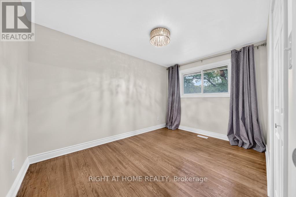 662 Montego Crescent Property Photo 22
