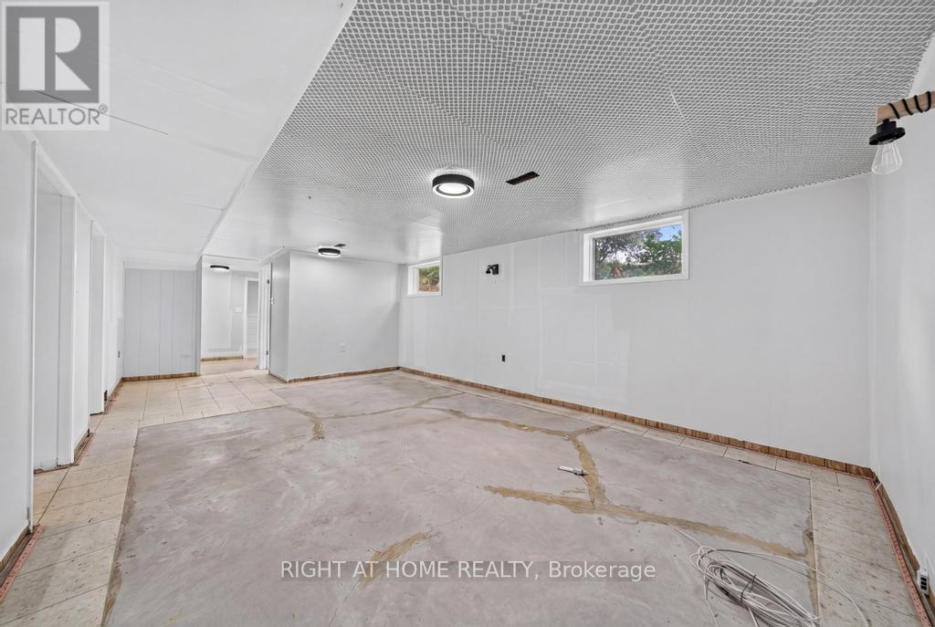 662 Montego Crescent Property Photo 25