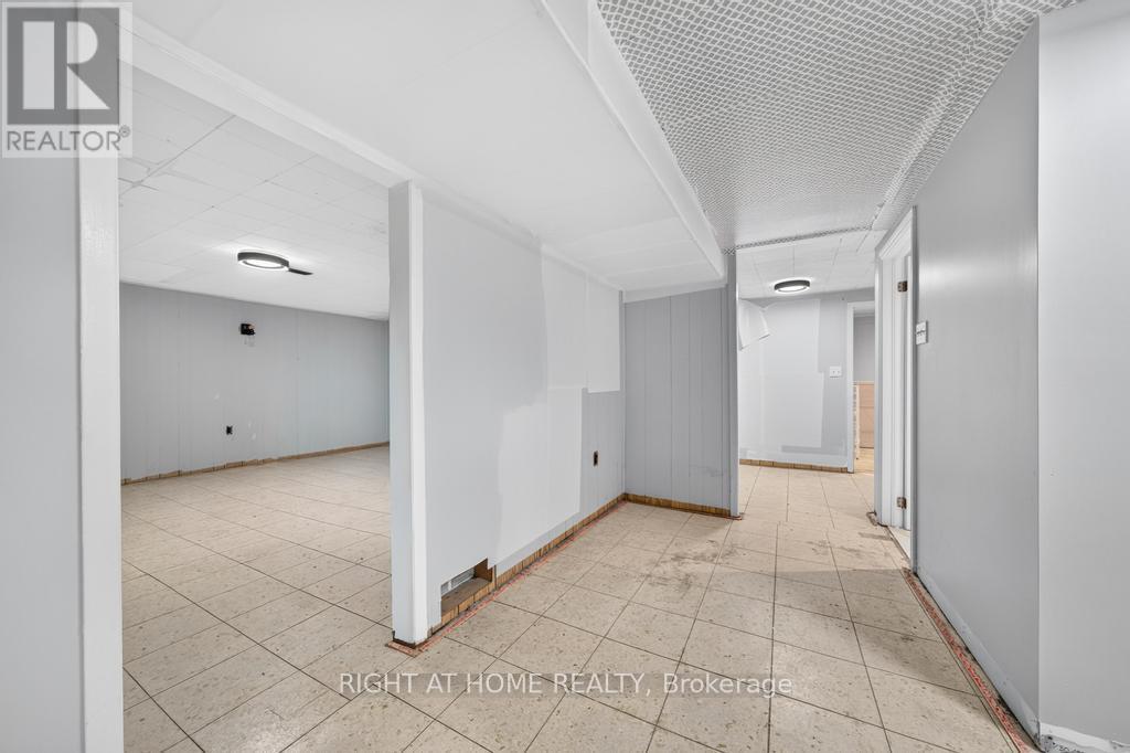 662 Montego Crescent Property Photo 27