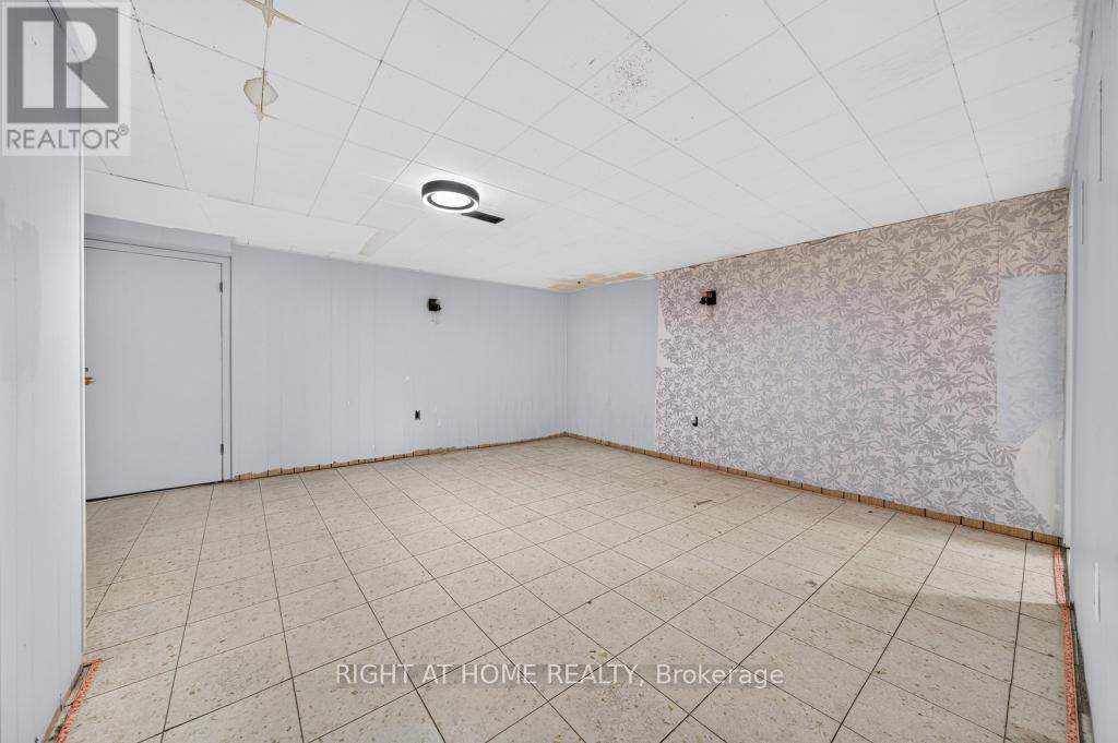 662 Montego Crescent Property Photo 28