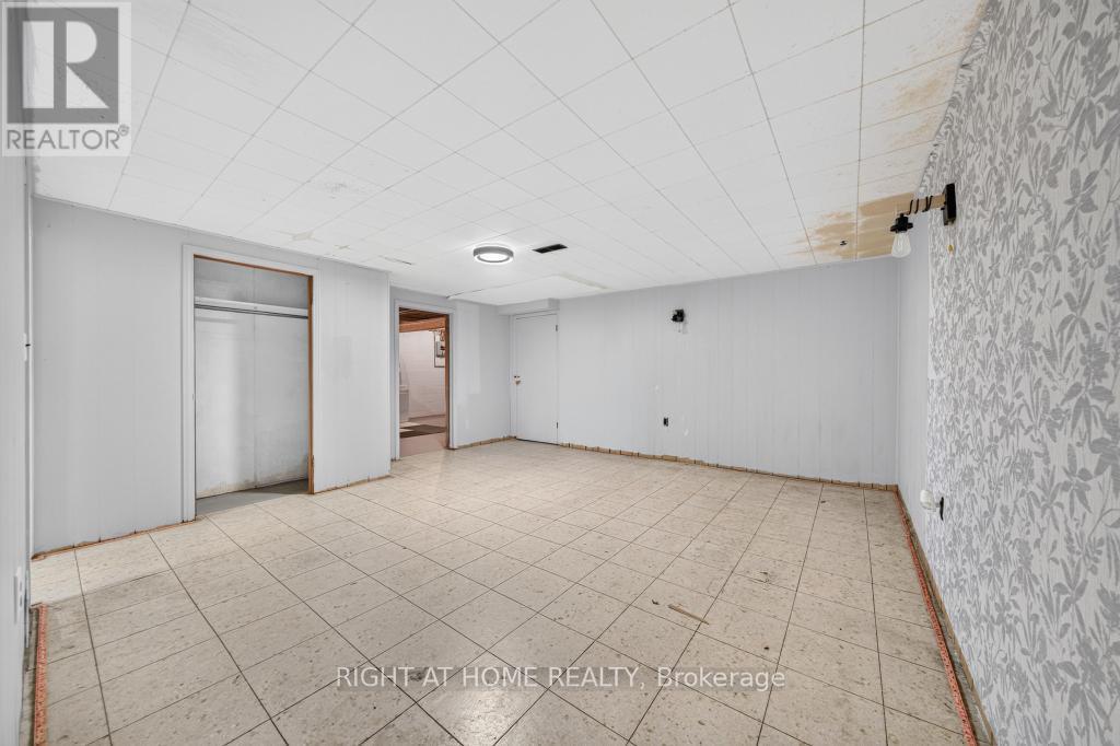 662 Montego Crescent Property Photo 29
