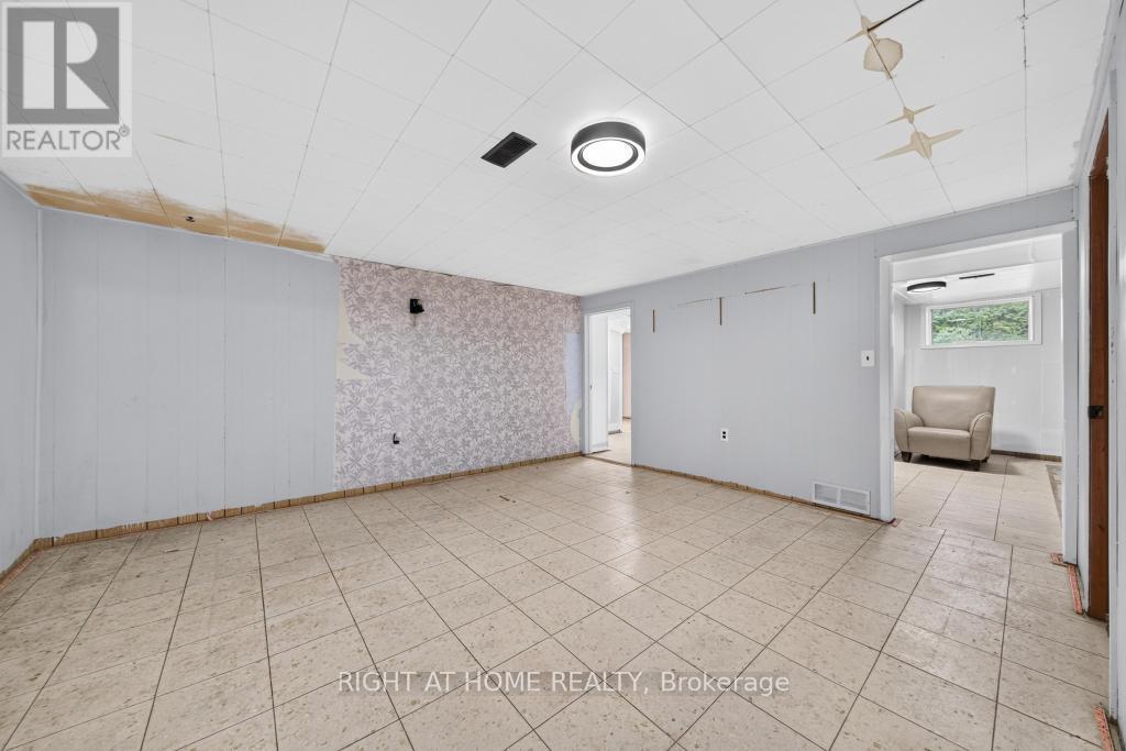 662 Montego Crescent Property Photo 32