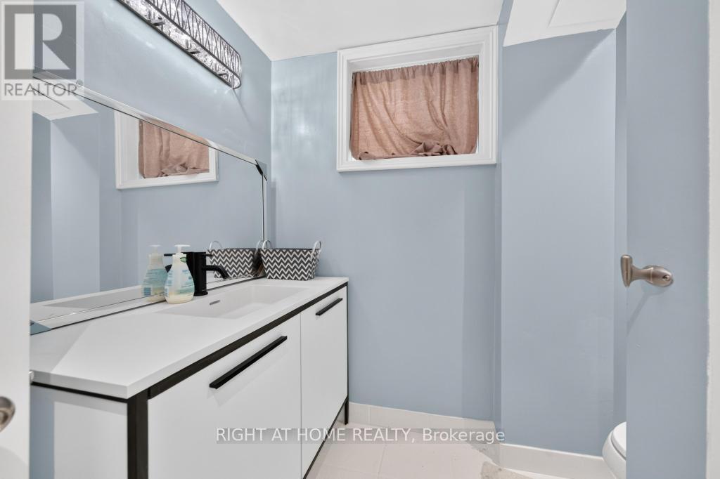 662 Montego Crescent Property Photo 34