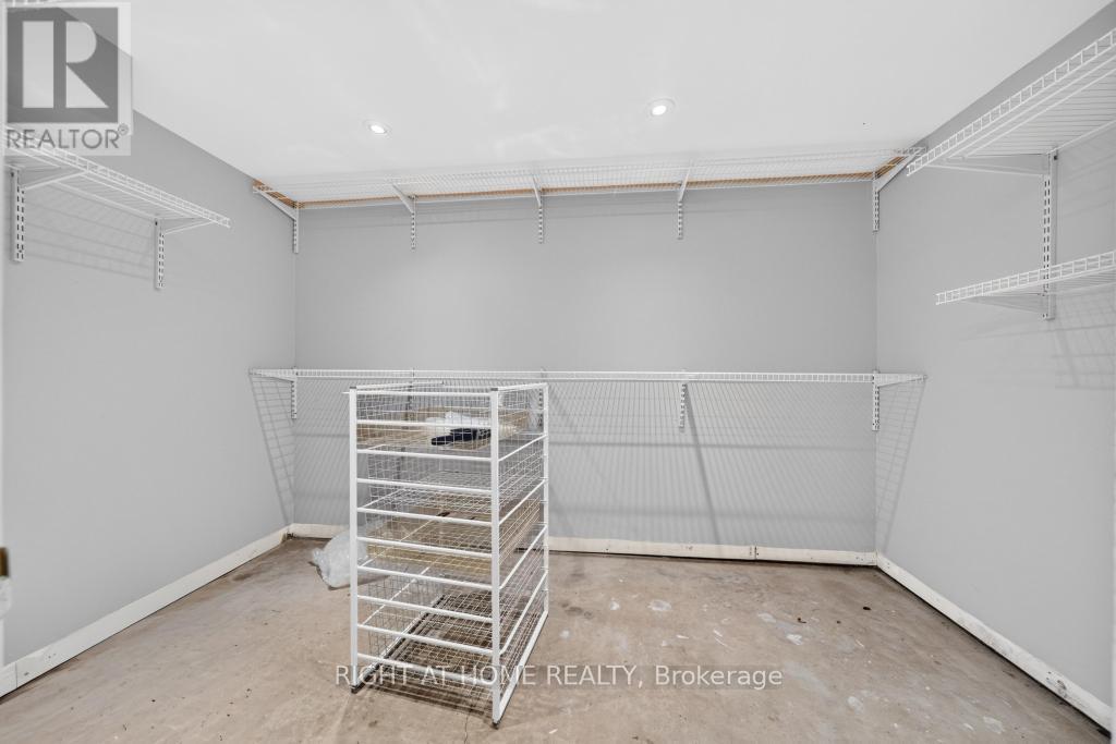 662 Montego Crescent Property Photo 37