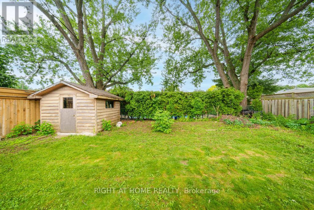 662 Montego Crescent Property Photo 40