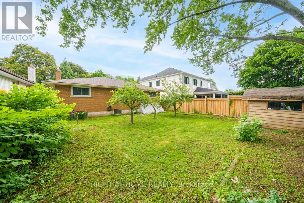 662 Montego Crescent Property Photo 42