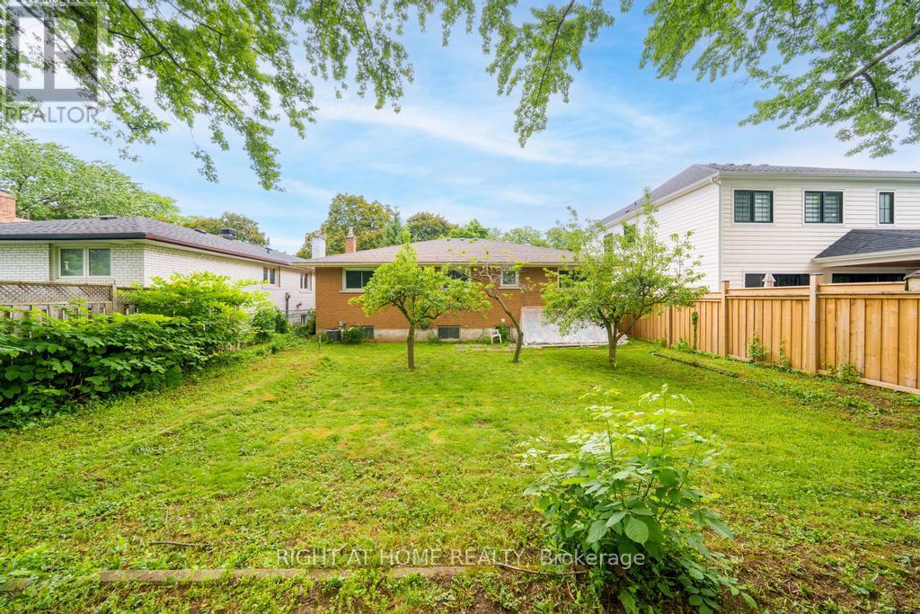 662 Montego Crescent Property Photo 43