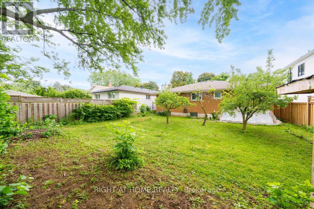 662 Montego Crescent Property Photo 44
