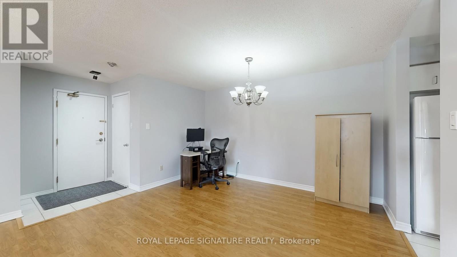 103b - 211 Forum Drive Property Photo 10