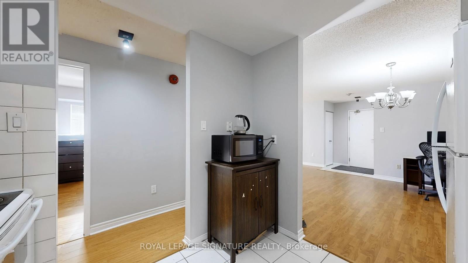 103b - 211 Forum Drive Property Photo 16