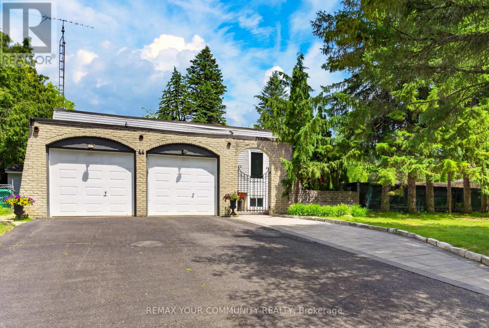 44 Pineridge Drive Property Photo 2