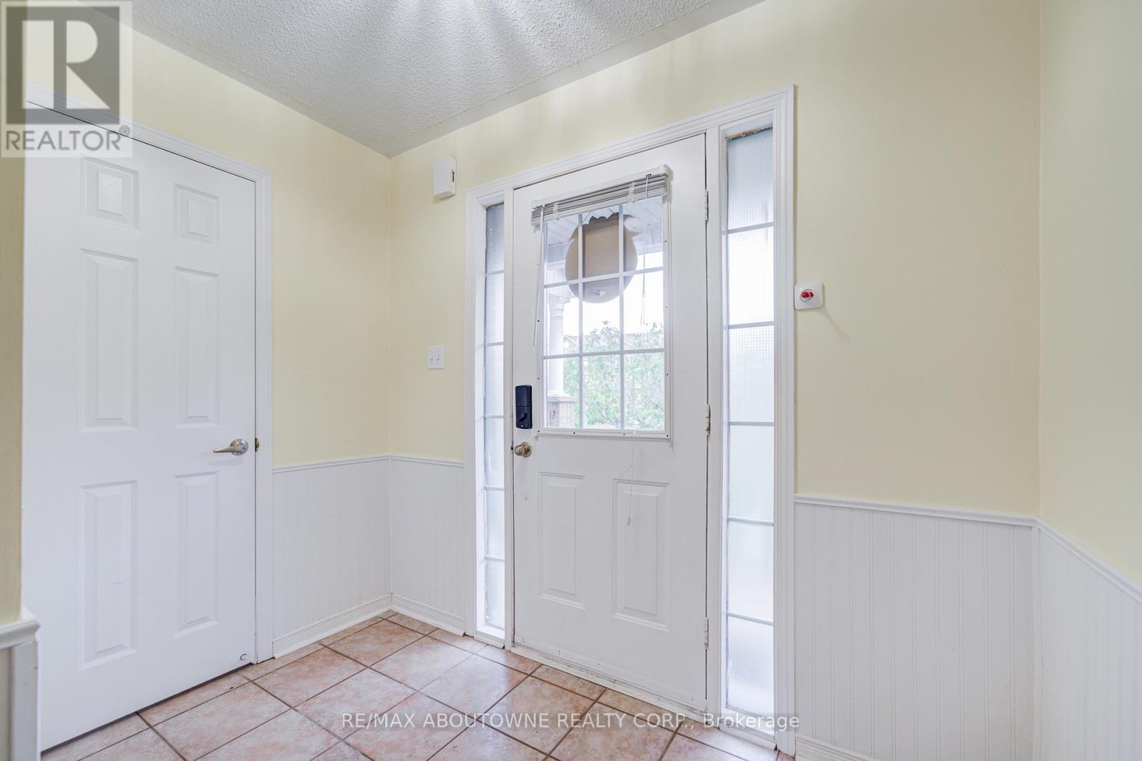 5128 Falconcrest Drive Property Photo 4