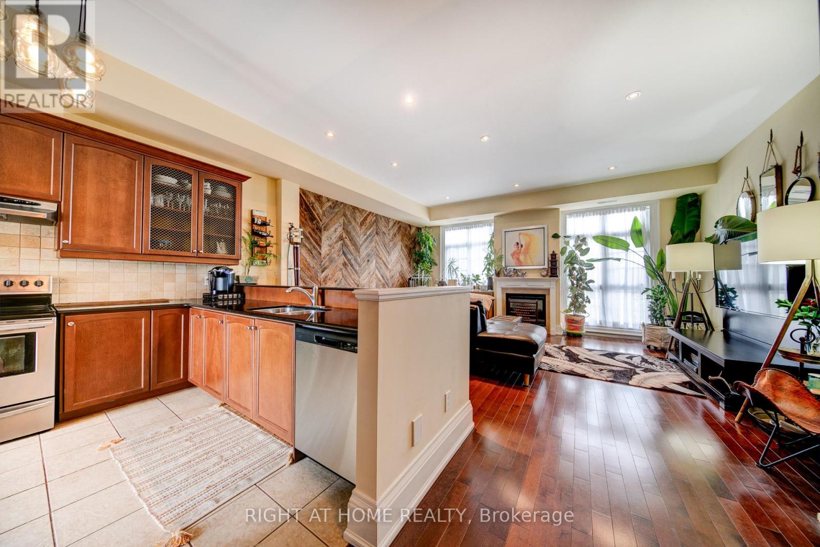 10 - 120 Bronte Road Property Photo 10