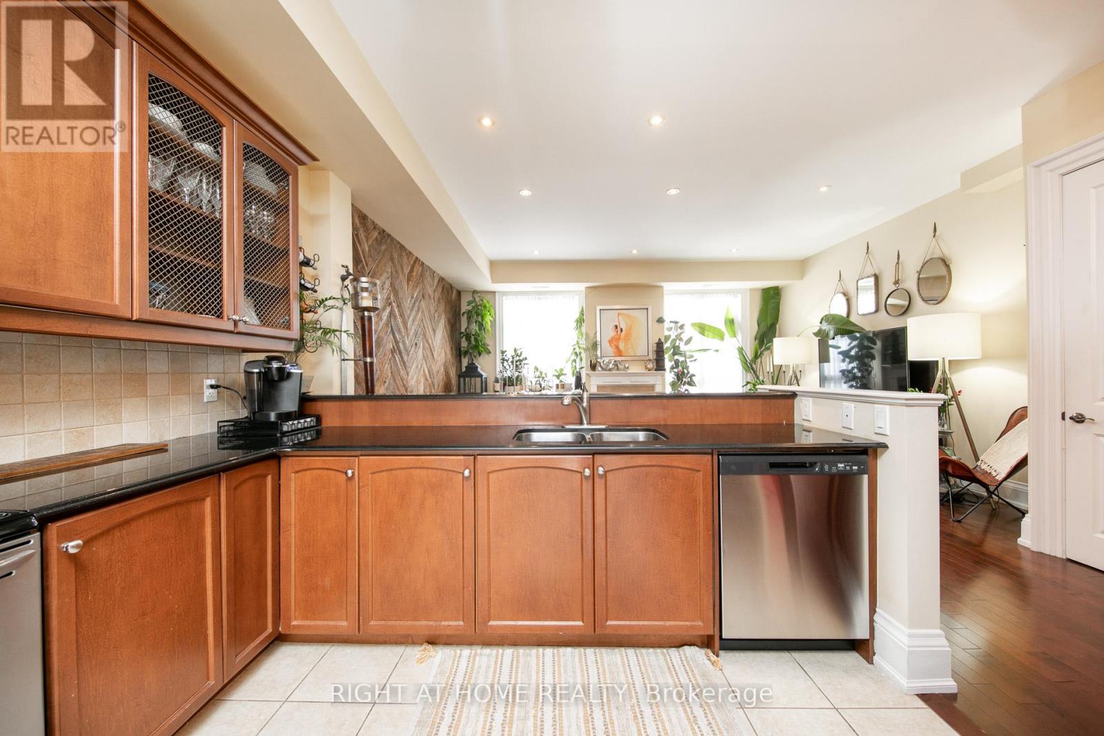 10 - 120 Bronte Road Property Photo 15