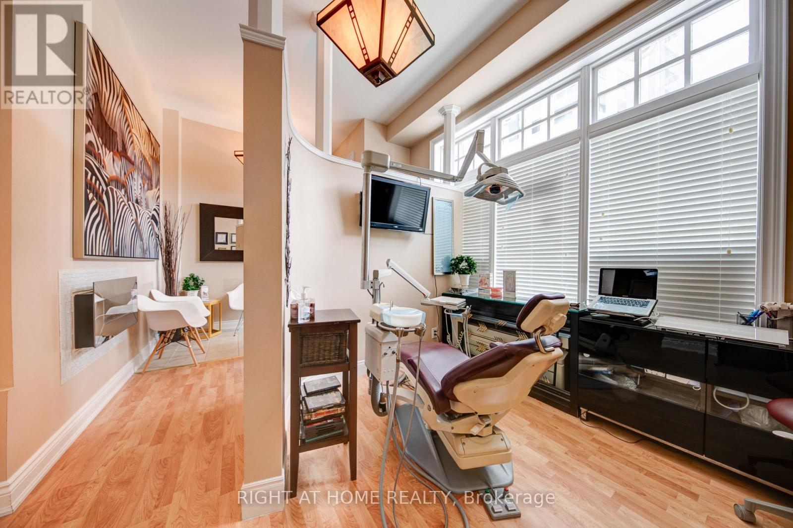 10 - 120 Bronte Road Property Photo 32