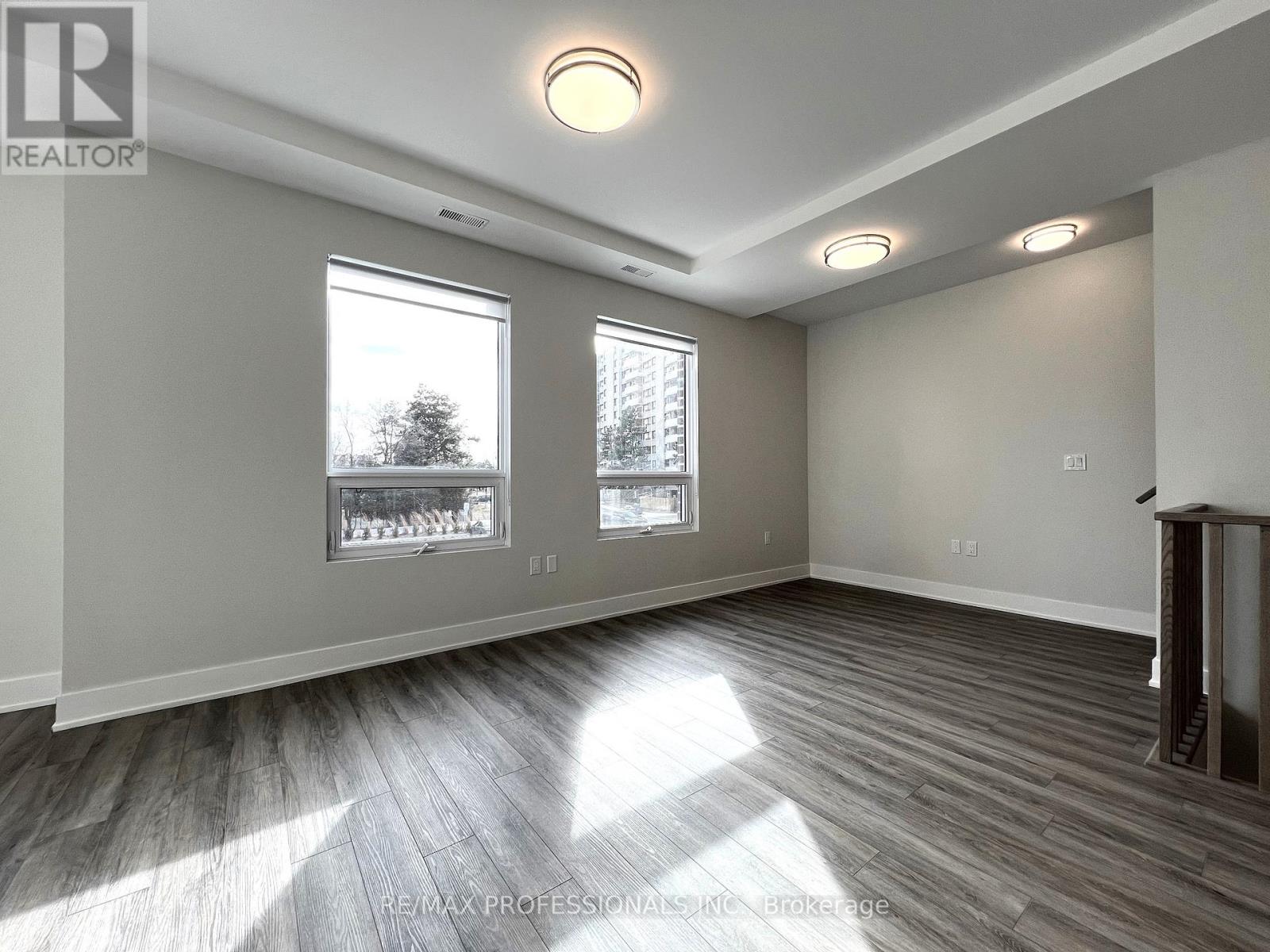 102 - 62 Dixfield Drive Property Photo 6