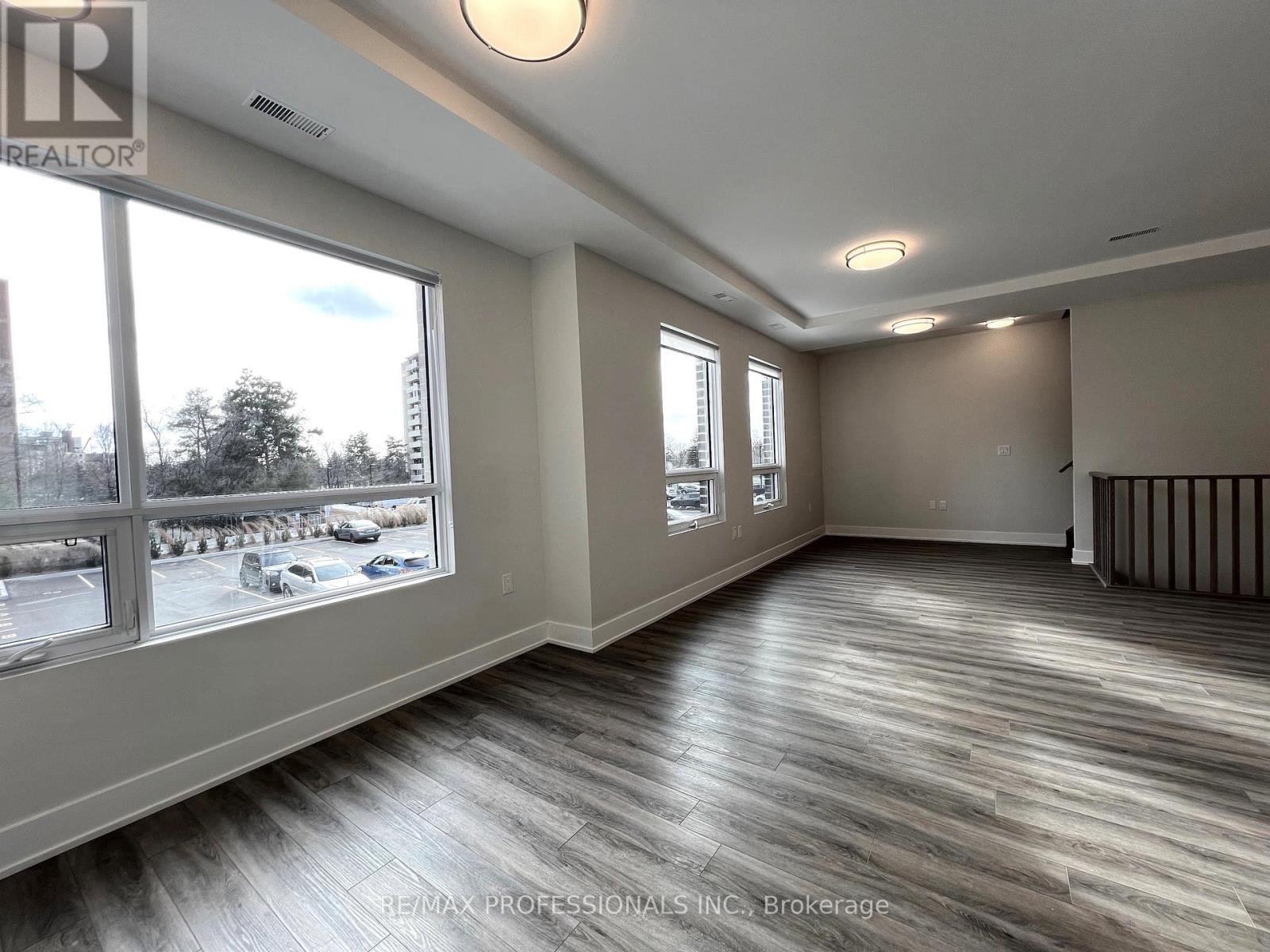 102 - 62 Dixfield Drive Property Photo 16