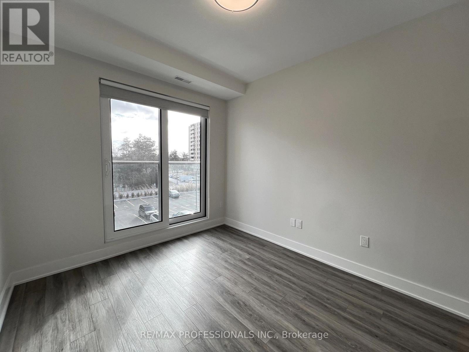 102 - 62 Dixfield Drive Property Photo 25
