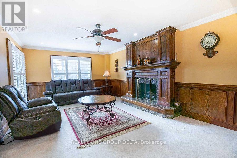 1918 Royal Credit Boulevard Property Photo 11