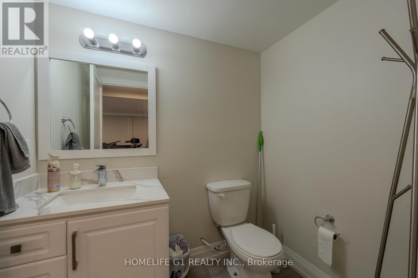 8 - 2601 Matheson Boulevard Property Photo 10