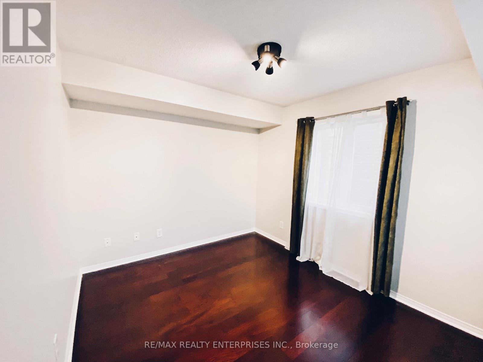 145 - 4975 Southampton Drive Property Photo 8