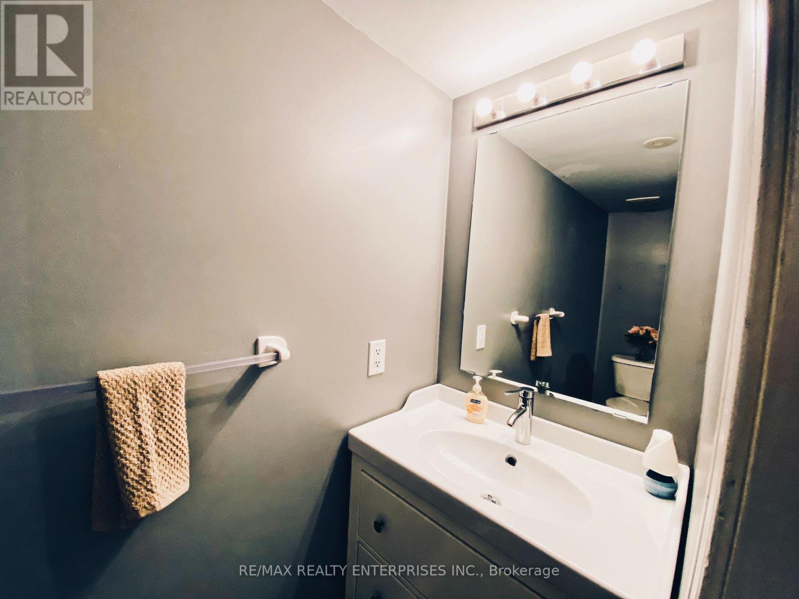 145 - 4975 Southampton Drive Property Photo 9